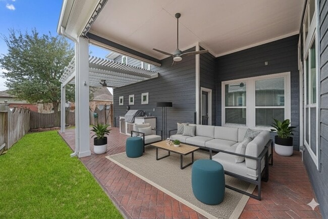 Building Photo - 17019 Seminole Ridge Dr