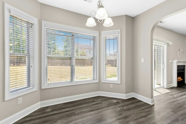 Building Photo - Charming and Freshly Updated Cul-de-Sac Home in Sanford!