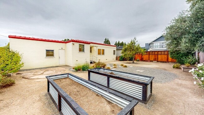 Building Photo - PURE Property Management -  Charming 2BR/1...