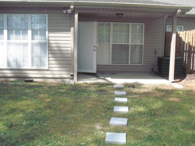 Building Photo - 554 Cahaba Manor Dr