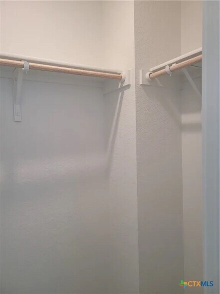 Building Photo - Room in House on Noir Ln