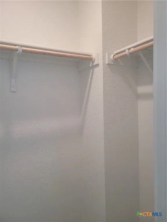 Building Photo - Room in House on Noir Ln