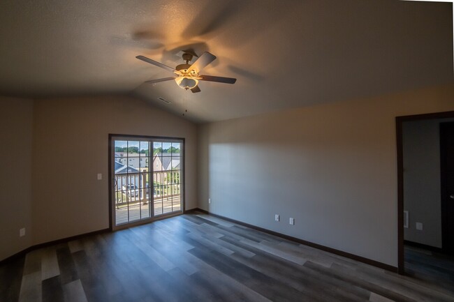 3rd Floor Units have Vaulted Ceilings - Prairie Creek of Morton