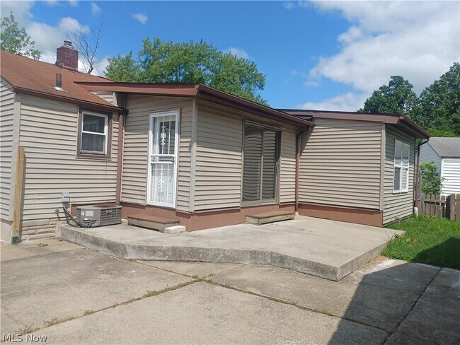 Building Photo - 551 Moherman Ave