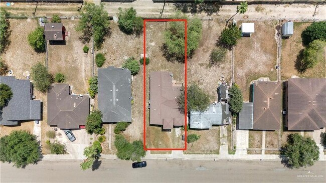 Building Photo - 1206 E Samano St