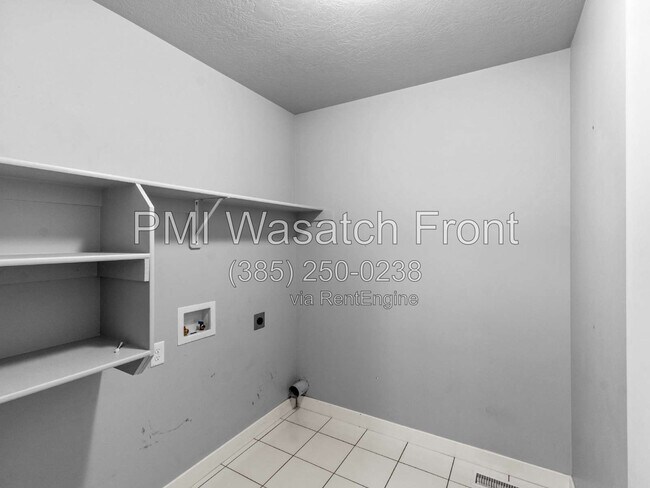 Building Photo - 589 W Life Dr