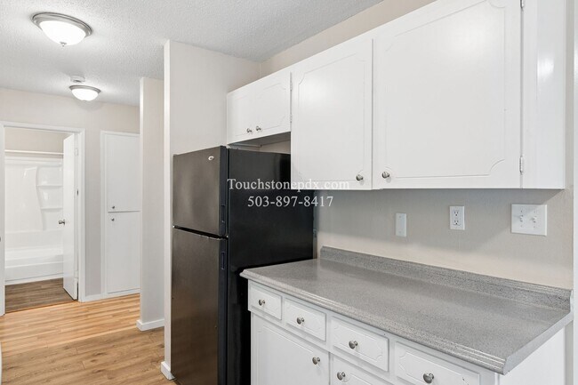 Building Photo - 706 NE 99th Ave