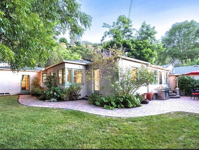 Building Photo - 12271 Laurel Terrace Dr