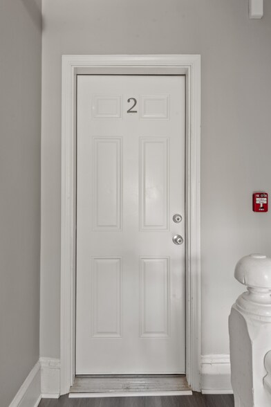 Building Photo - 249 N Mulberry St