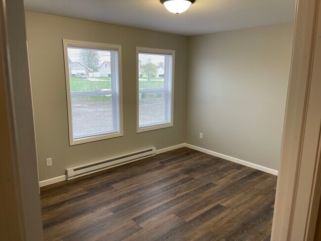 Building Photo - 1010 W Bergera Rd