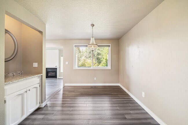 Building Photo - 4312 Botticelli