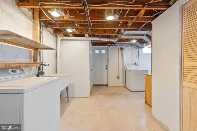 Building Photo - 114 Riverthorn Rd
