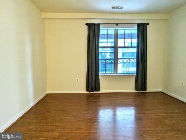 Building Photo - 5563 Seminary Rd