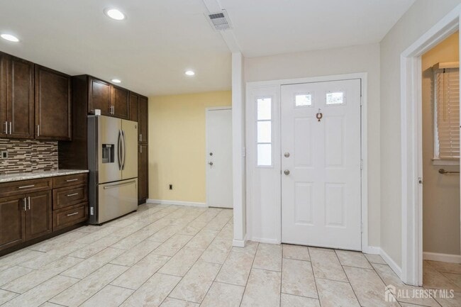 Building Photo - 57 Woodmere Dr