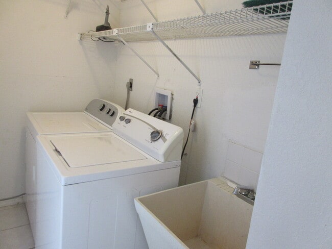 Building Photo - 463 Gallegos St