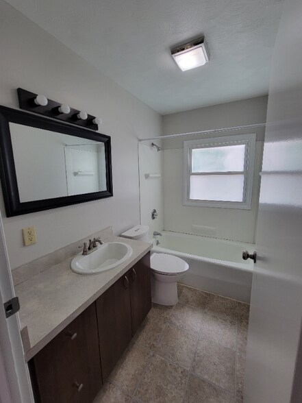 Building Photo - 1147 W 37th St