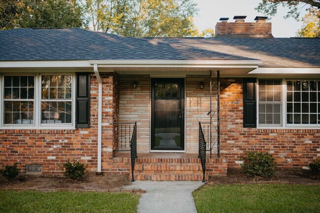 Building Photo - 946 Magnolia St SE