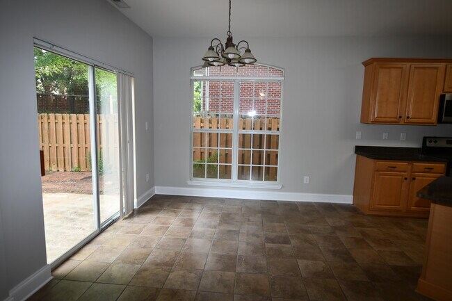 Building Photo - 486 Sussex Dr SW