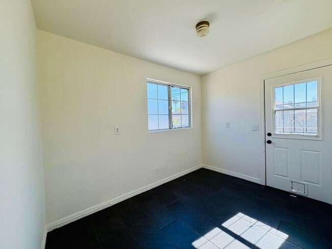 Building Photo - 2130 W 29th Pl