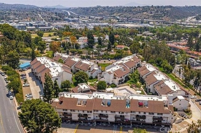 Building Photo - Loft Style Condo in Mission Valley