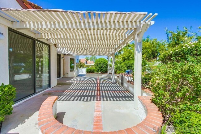 Building Photo - 11742 Avenida Sivrita