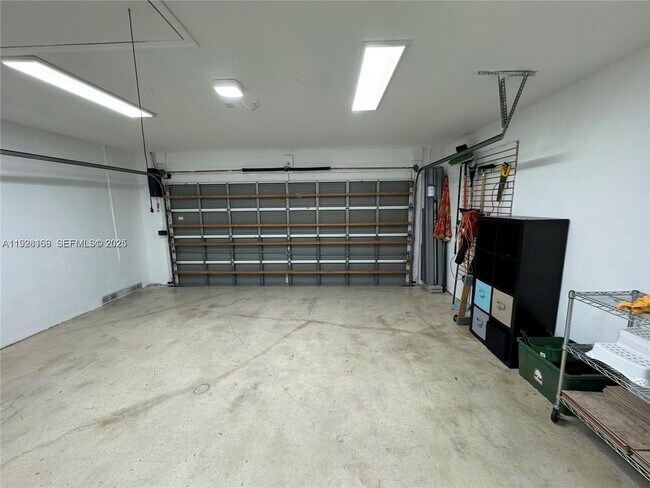 Building Photo - 8965 SW 59th Ct