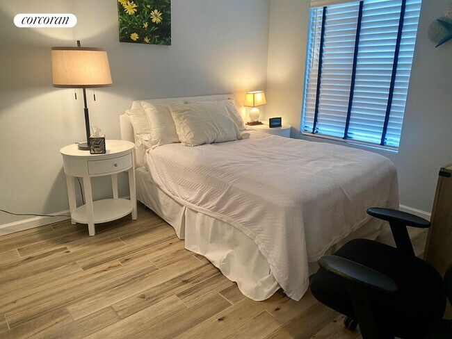 Building Photo - 52 Fairway Pl