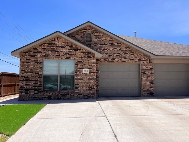 Building Photo - Stylish and Modern 3-Bedroom Duplex for Re...