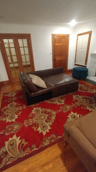 Building Photo - 1445 E 33rd St S