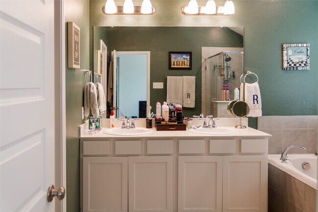 Building Photo - 10201 Waterwall Ln