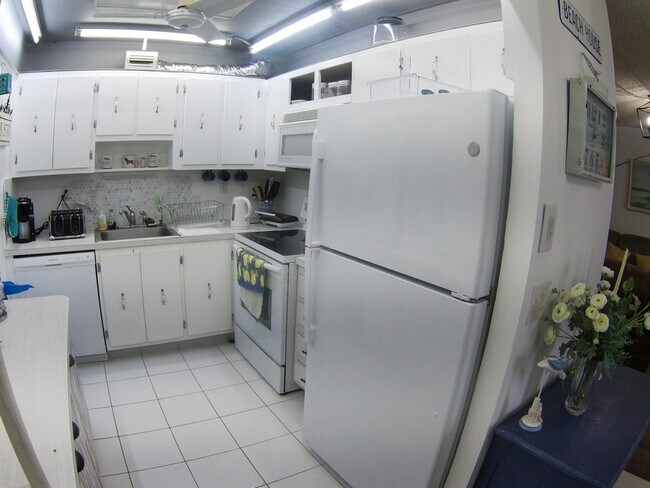 Building Photo - 980 Normandy U