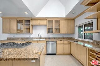 Building Photo - 4250 Vía Dolce