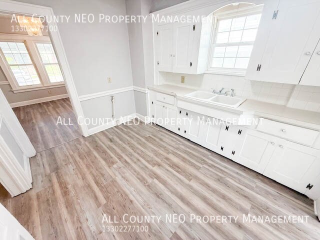Building Photo - 900 Roslyn Ave SW
