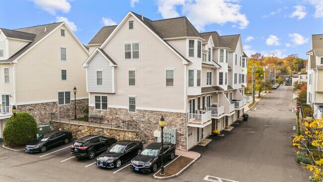 Building Photo - 85 Camp Ave