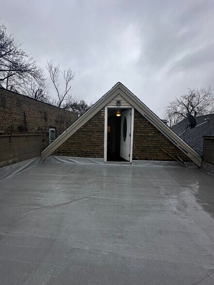 Deck off a bedroom 5 - 3002 S Homan Ave