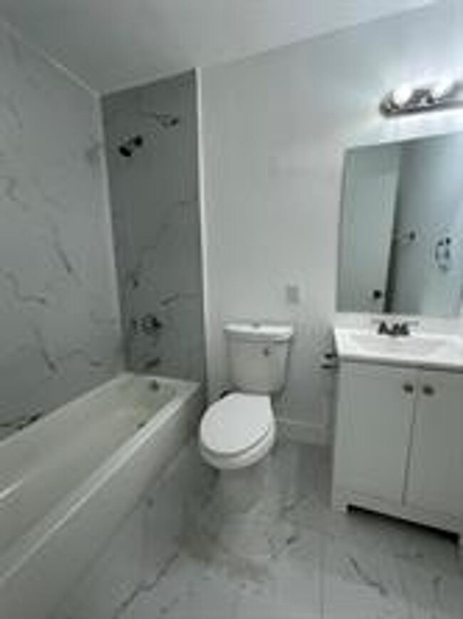 Building Photo - Charming 3-Bedroom, 2-Bathroom Apartment i...