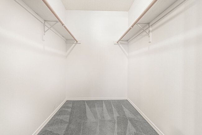 Building Photo - Rogers Duplex in Desirable Location!