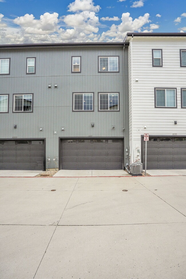 Building Photo - $2,680 - 2 Bed, 2.5 Bath Townhome in Broom...