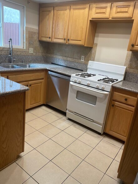 Building Photo - 524 N Maryland Ave