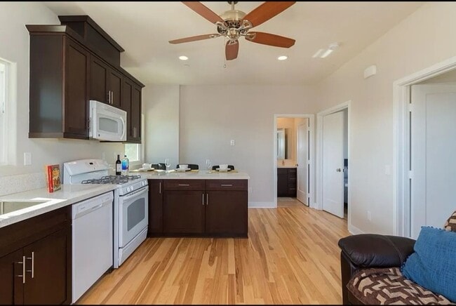 Building Photo - Top floor Canyon View in Normal Heights. E...