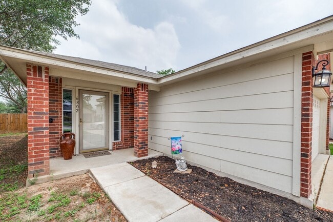 Building Photo - BEAUTIFUL 3-BEDROOM HOME NEAR LACKLAND AFB