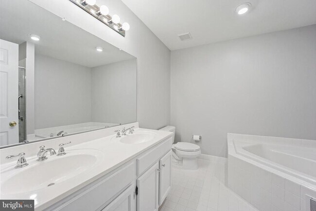Building Photo - 410 Fairview Way