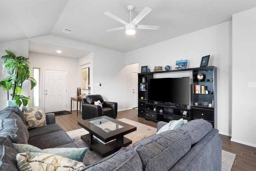 Building Photo - 208 Blue Agate Ct