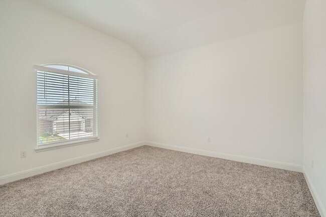 Building Photo - 16805 Lemonia Cove
