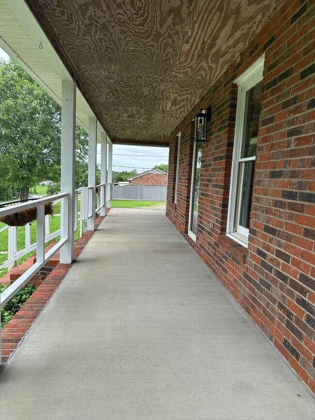 Building Photo - 3 bedroom, 2 bath house in Kingsport