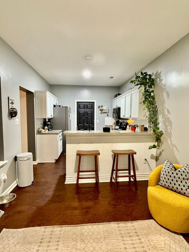 Building Photo - 3BD/2BA Updated Ranch on a Wooded Lot- Two...