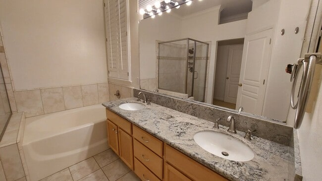 Building Photo - Excellent single story, 4 bedroom 3 bath home in Ashley Woods, a gated Granite Bay Neighborhood.