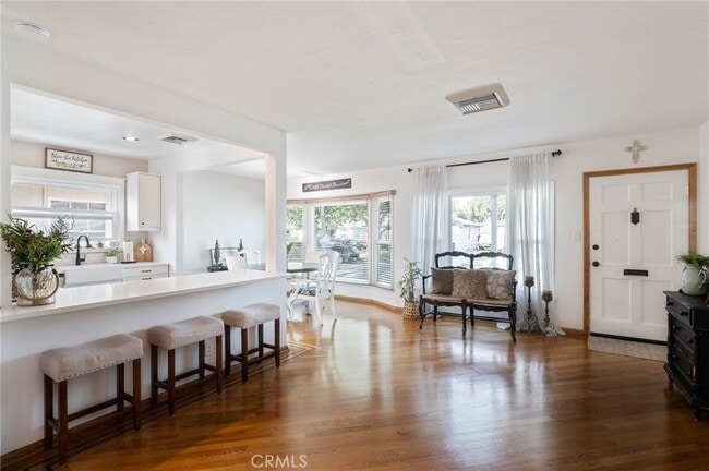 Building Photo - 4637 Hackett Ave