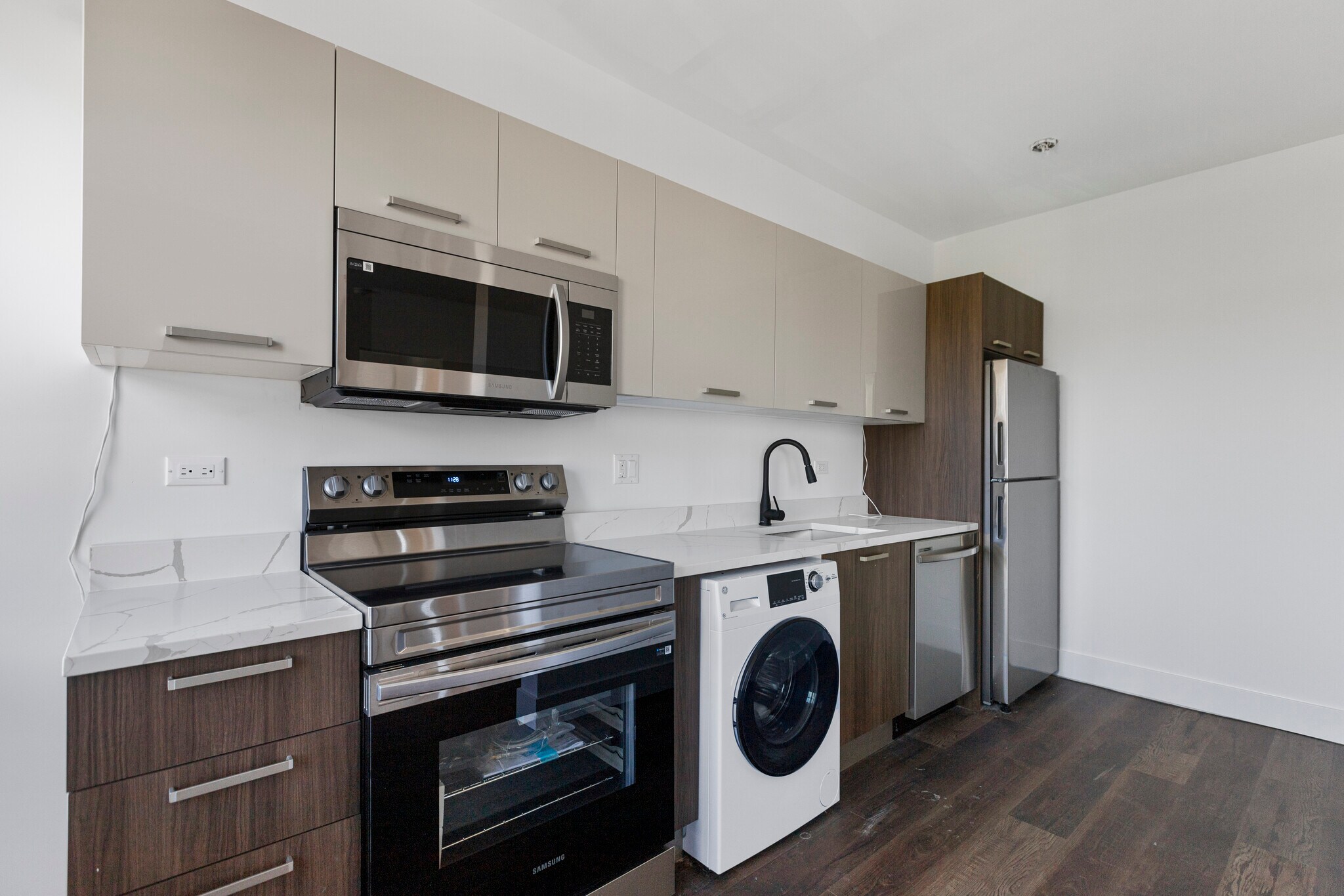 Building Photo - 1553 W Hollywood Ave