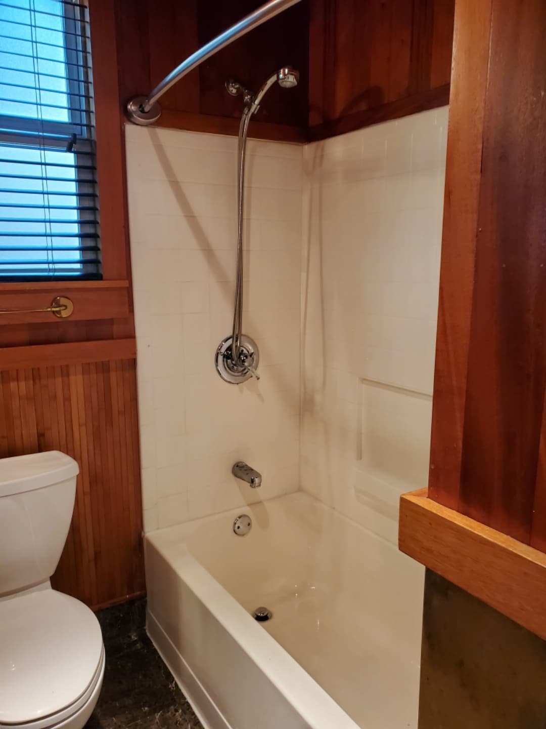 Bath tub - 1867 SW 14th Ave